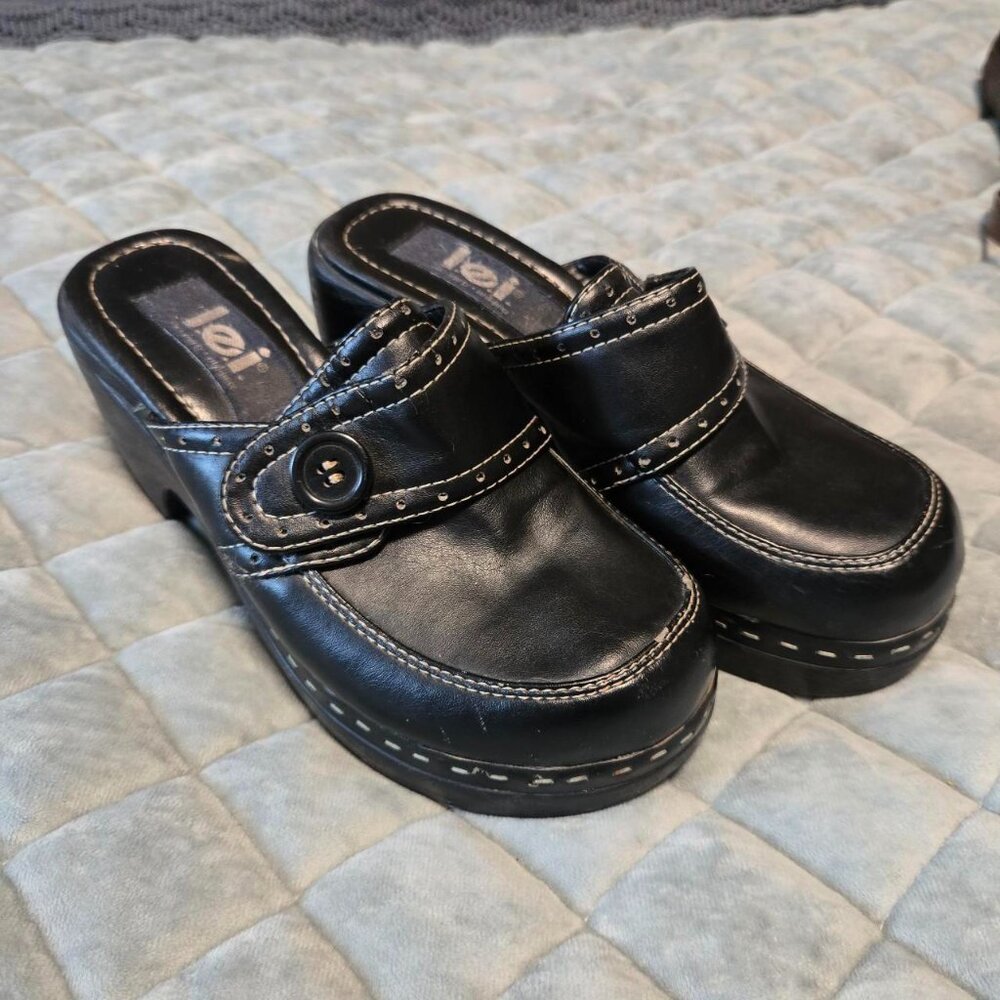 Vintage Lei Black leather clogs